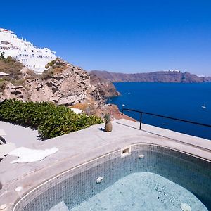 Pezoules Of Oia